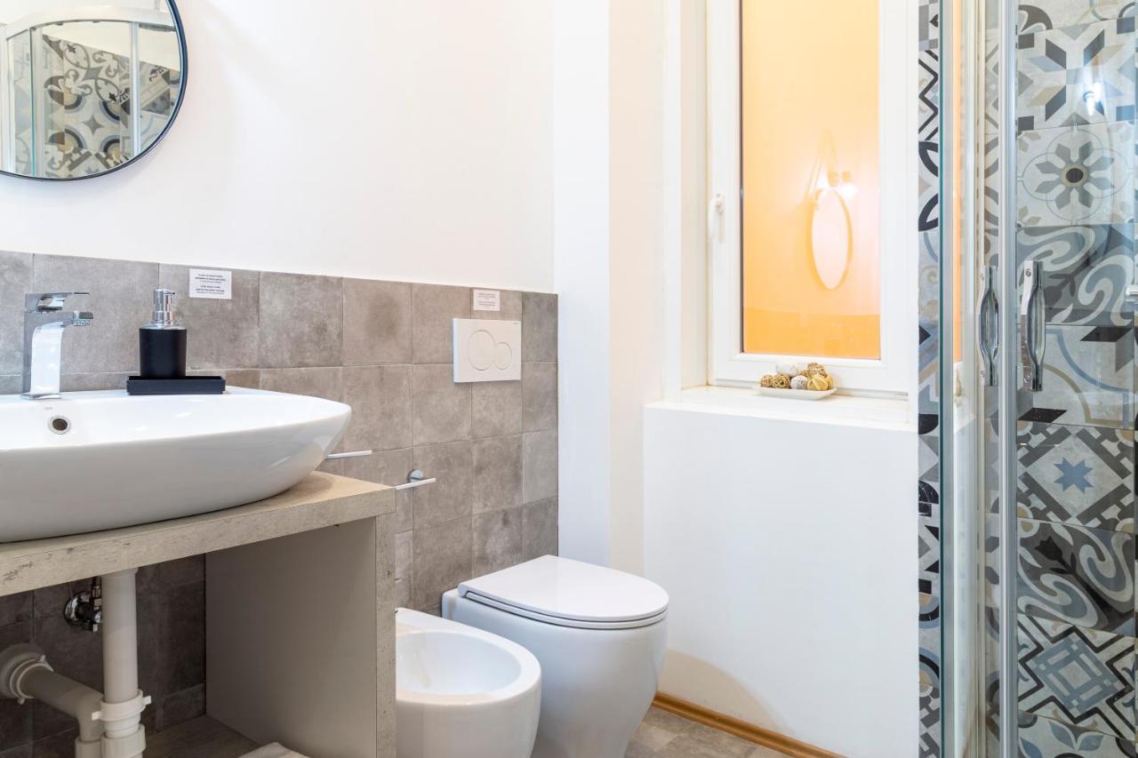 Pregiata Camera Con Bagno Privato - Blu Di Persia Trieste Exteriör bild