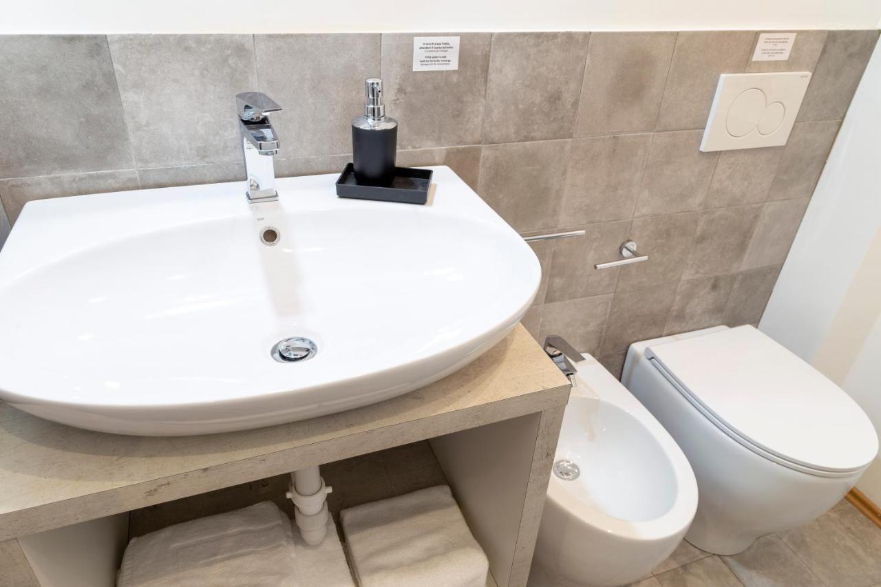 Pregiata Camera Con Bagno Privato - Blu Di Persia Trieste Exteriör bild